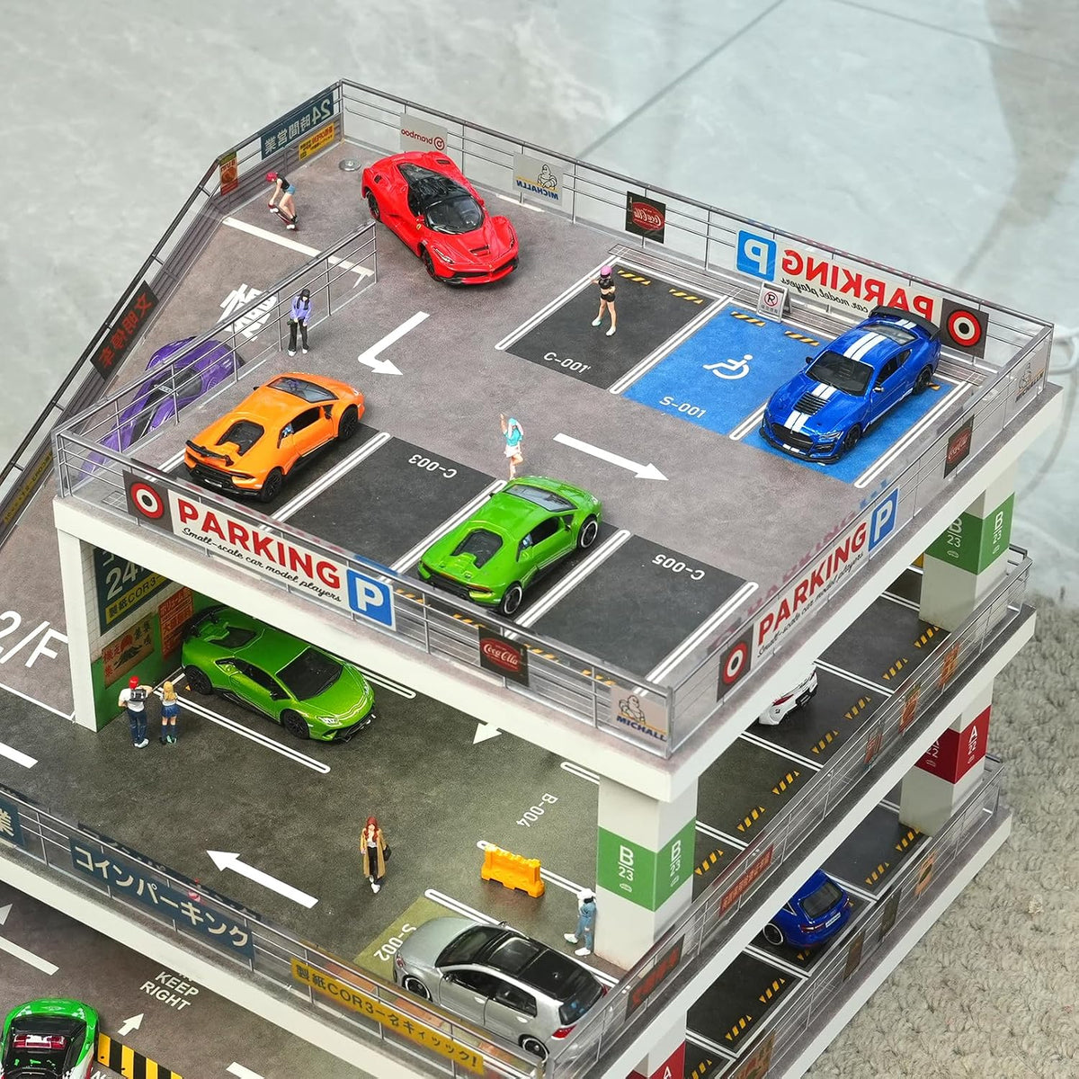 1:64 Die-Cast Car Display Case. Open-Air Parking Lot Scene with Ramp Structure. Car Model Display Stand, Suitable for Hot Wheels Vehicles. (Light Gray)