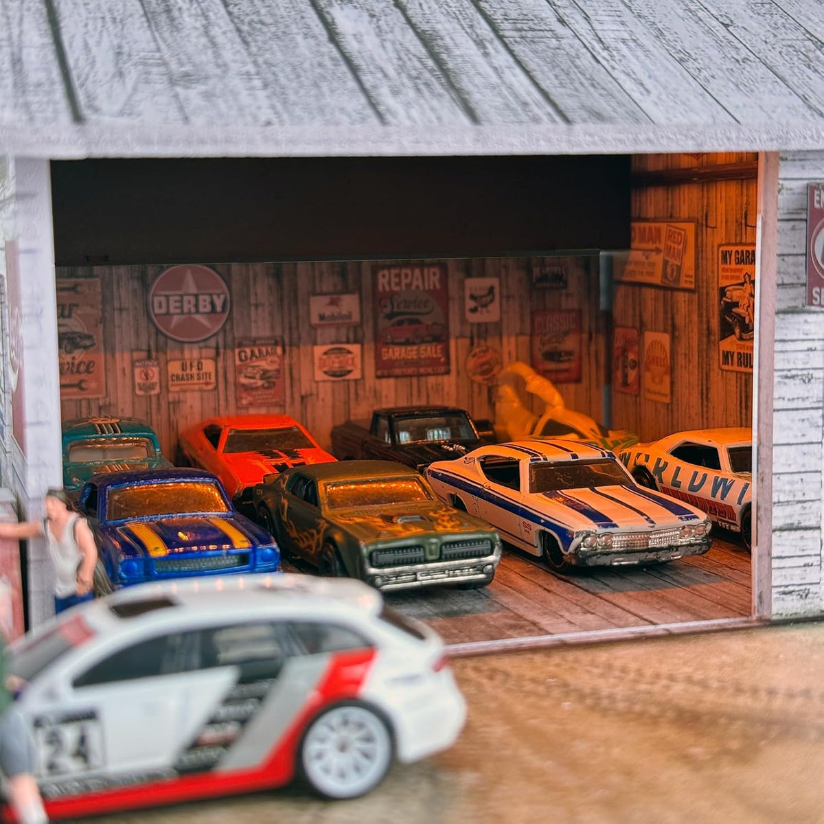 1/64 Diorama Display Case Garage with LED Lights (Warehouse)